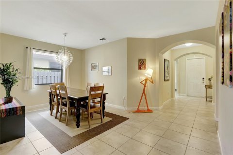 House in Homestead, Florida 4 bedrooms, 185.06 sq.m. № 1579909 - photo 4