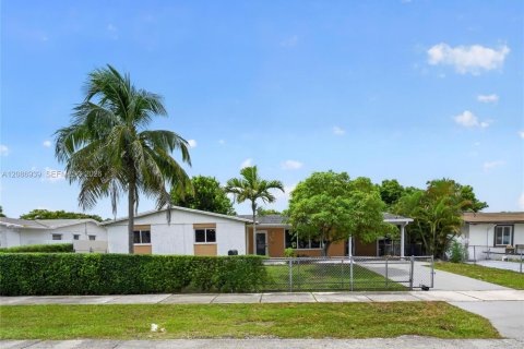 Casa en Miami, Florida 4 dormitorios, 161.09 m2 № 2365017