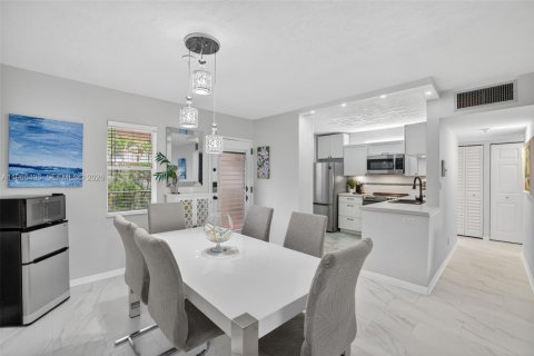 Condominio en venta en Lauderdale Lakes, Florida, 1 dormitorio, 69.49 m2 № 2026135 - foto 11