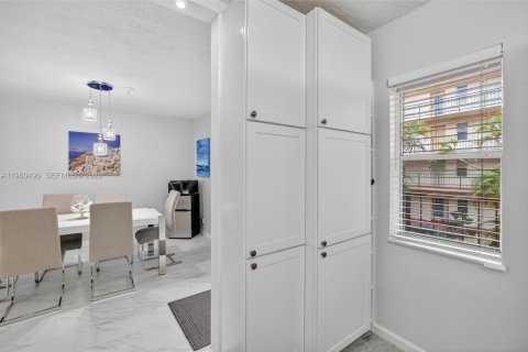 Condominio en venta en Lauderdale Lakes, Florida, 1 dormitorio, 69.49 m2 № 2026135 - foto 16