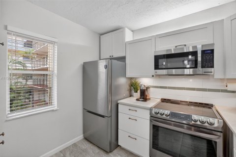 Condominio en venta en Lauderdale Lakes, Florida, 1 dormitorio, 69.49 m2 № 2026135 - foto 13