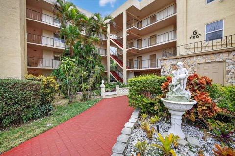Condominio en venta en Lauderdale Lakes, Florida, 1 dormitorio, 69.49 m2 № 2026135 - foto 28