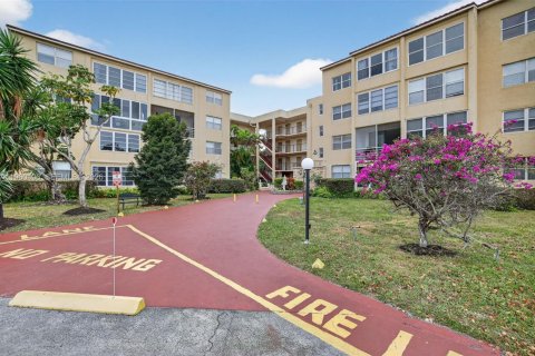 Condominio en venta en Lauderdale Lakes, Florida, 1 dormitorio, 69.49 m2 № 2026135 - foto 29