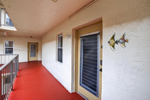 Condominio en venta en Lauderdale Lakes, Florida, 1 dormitorio, 69.49 m2 № 2026135 - foto 25