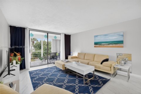 Condominio en venta en Lauderdale Lakes, Florida, 1 dormitorio, 69.49 m2 № 2026135 - foto 4