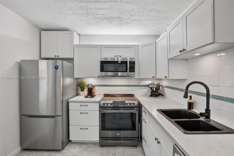 Condominio en venta en Lauderdale Lakes, Florida, 1 dormitorio, 69.49 m2 № 2026135 - foto 12