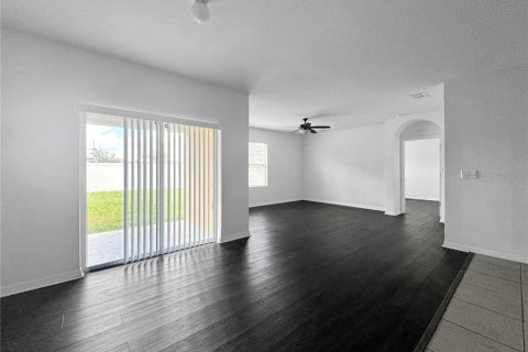House in Gibsonton, Florida 4 bedrooms, 171.96 sq.m. № 1898454 - photo 10