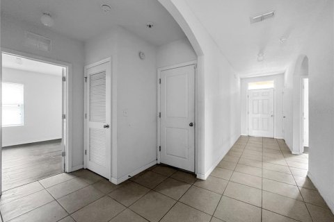 House in Gibsonton, Florida 4 bedrooms, 171.96 sq.m. № 1898454 - photo 4