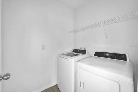 House in Gibsonton, Florida 4 bedrooms, 171.96 sq.m. № 1898454 - photo 7
