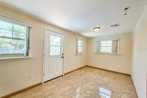 House in Clearwater, Florida 3 bedrooms, 119.57 sq.m. № 1876435 - photo 20