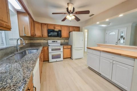 House in Clearwater, Florida 3 bedrooms, 119.57 sq.m. № 1876435 - photo 7