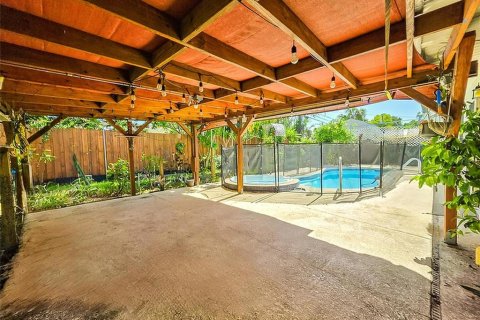 House in Clearwater, Florida 3 bedrooms, 119.57 sq.m. № 1876435 - photo 24