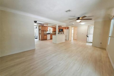 House in Clearwater, Florida 3 bedrooms, 119.57 sq.m. № 1876435 - photo 5