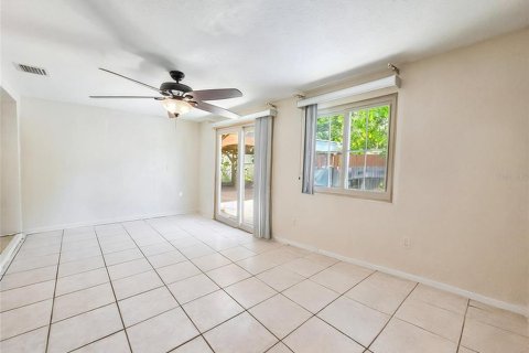 House in Clearwater, Florida 3 bedrooms, 119.57 sq.m. № 1876435 - photo 12