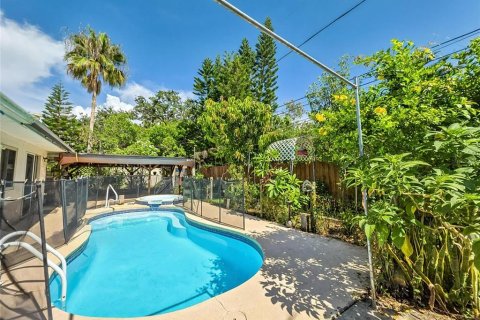 House in Clearwater, Florida 3 bedrooms, 119.57 sq.m. № 1876435 - photo 26