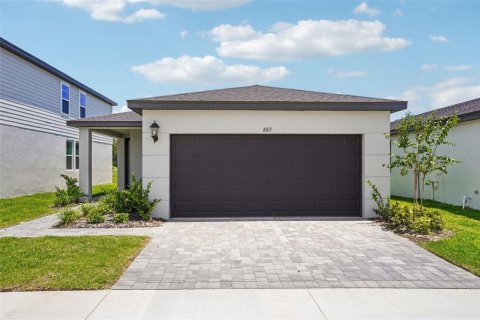 Casa en Lady Lake, Florida 4 dormitorios, 149.29 m2 № 2120026