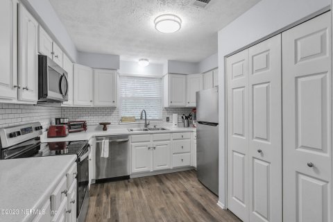Copropriété à vendre à Jacksonville, Floride: 2 chambres, 100.8 m2 № 773182 - photo 1