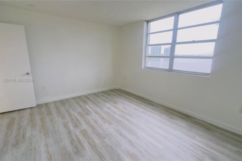 Снять в аренду кондоминиум в Норт-Майами-Бич, Флорида 1 спальня, 65.96м2, № 2009990 - фото 6