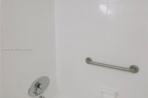 Снять в аренду кондоминиум в Норт-Майами-Бич, Флорида 1 спальня, 65.96м2, № 2009990 - фото 12