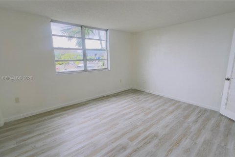 Снять в аренду кондоминиум в Норт-Майами-Бич, Флорида 1 спальня, 65.96м2, № 2009990 - фото 7