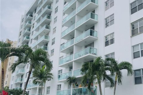 Снять в аренду кондоминиум в Норт-Майами-Бич, Флорида 1 спальня, 65.96м2, № 2009990 - фото 18