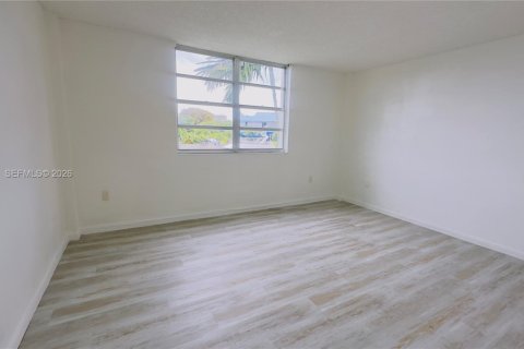 Снять в аренду кондоминиум в Норт-Майами-Бич, Флорида 1 спальня, 65.96м2, № 2009990 - фото 5