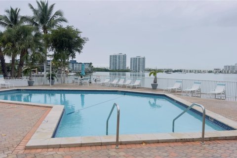Снять в аренду кондоминиум в Норт-Майами-Бич, Флорида 1 спальня, 65.96м2, № 2009990 - фото 17