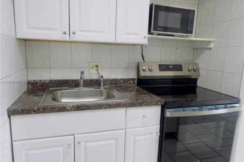 Снять в аренду кондоминиум в Норт-Майами-Бич, Флорида 1 спальня, 65.96м2, № 2009990 - фото 8