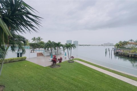 Кондоминиум с 1 спальней в Норт-Майами-Бич, Флорида № 2009990