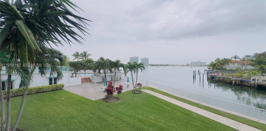 Кондоминиум с 1 спальней в Норт-Майами-Бич, Флорида № 2009990