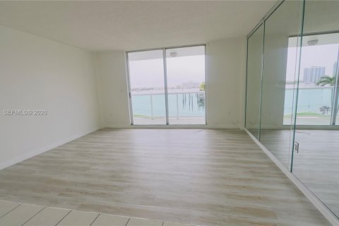 Снять в аренду кондоминиум в Норт-Майами-Бич, Флорида 1 спальня, 65.96м2, № 2009990 - фото 3