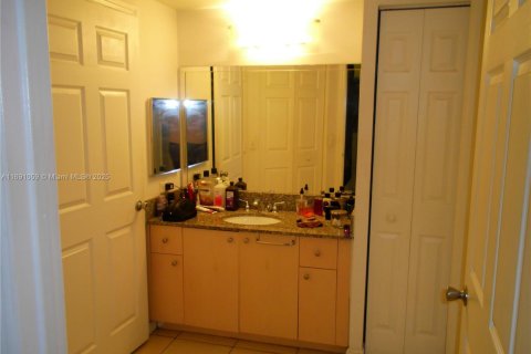 Condo in Miramar, Florida, 1 bedroom № 1811719 - photo 17