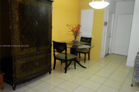 Condo in Miramar, Florida, 1 bedroom № 1811719 - photo 12