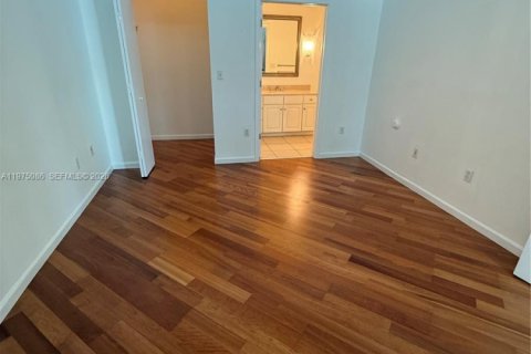 Copropriété à louer à Miami, Floride: 2 chambres, 101.64 m2 № 2041463 - photo 28