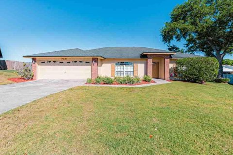 House in Lakeland, Florida 3 bedrooms, 145.67 sq.m. № 1591620 - photo 1