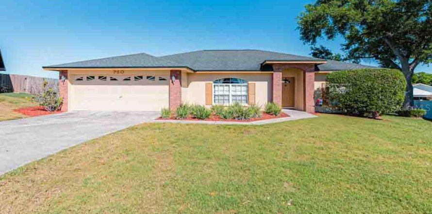 House in Lakeland, Florida 3 bedrooms, 145.67 sq.m. № 1591620
