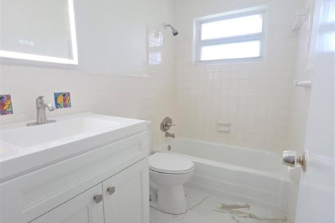 Condominio en venta en Lighthouse Point, Florida, 1 dormitorio, 52.03 m2 № 2082696 - foto 11