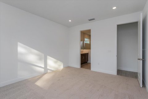 House in Winter Garden, Florida 3 bedrooms, 216.83 sq.m. № 940069 - photo 29