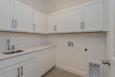 House in Winter Garden, Florida 3 bedrooms, 216.83 sq.m. № 940069 - photo 14
