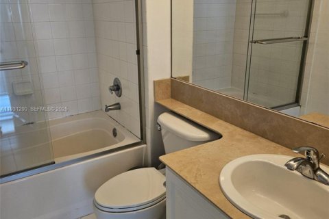 Снять в аренду кондоминиум в Майами, Флорида 2 спальни, 105.91м2, № 1989638 - фото 8