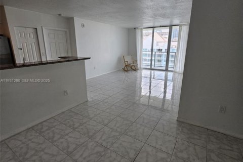 Снять в аренду кондоминиум в Майами, Флорида 2 спальни, 105.91м2, № 1989638 - фото 5