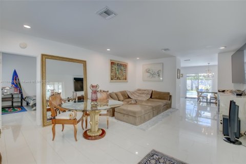 House in Fort Lauderdale, Florida 3 bedrooms, 139.73 sq.m. № 1978512 - photo 5