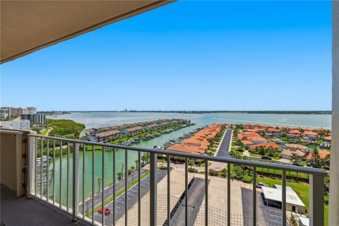 Condo in Clearwater, Florida, 2 bedrooms  № 2225815 - photo 18