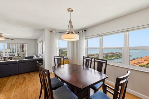 Condo in Clearwater, Florida, 2 bedrooms  № 2225815 - photo 15