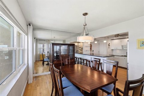 Condo in Clearwater, Florida, 2 bedrooms  № 2225815 - photo 10