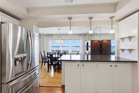 Condo in Clearwater, Florida, 2 bedrooms  № 2225815 - photo 12