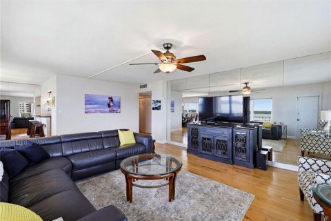 Condo in Clearwater, Florida, 2 bedrooms  № 2225815 - photo 8