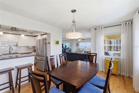 Condo in Clearwater, Florida, 2 bedrooms  № 2225815 - photo 14