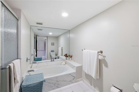 Condo in Clearwater, Florida, 2 bedrooms  № 2225815 - photo 26