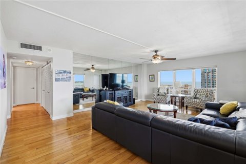 Condo in Clearwater, Florida, 2 bedrooms  № 2225815 - photo 20